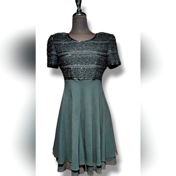 Beaded chiffon dress - Picture 3 of 6